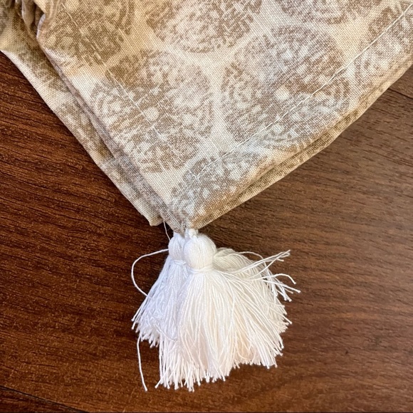 NWT threshold table throw 50”x50” beige brown white tassels tablecloth - Picture 5 of 5